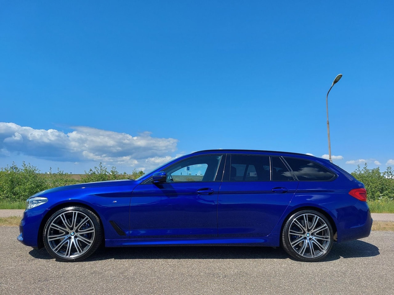 BMW 5-serie Touring - 540i xDrive High Executive. M- SPORTPAKKET. - AutoWereld.nl
