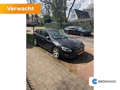 Volvo V60 - 1.6 T3 Momentum | 1e Eigenaar / Dealer onderhouden | Kentic + Business Pack Connect | Clim
