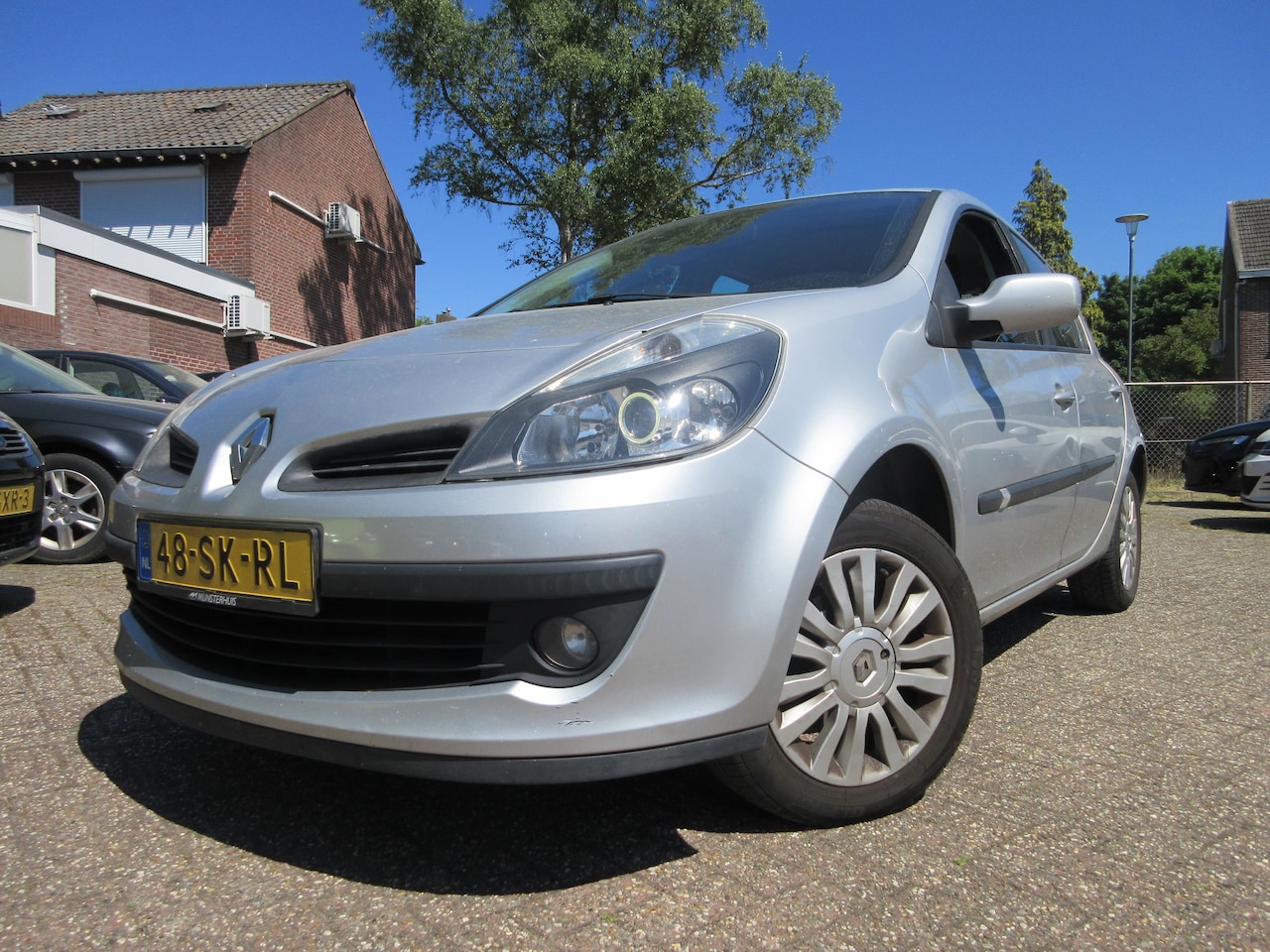 Renault Clio - 1.6-16V Dynamique Luxe APK afkeur / Motor en bak goed / Airco / 5drs / 295dkm NAP / - AutoWereld.nl