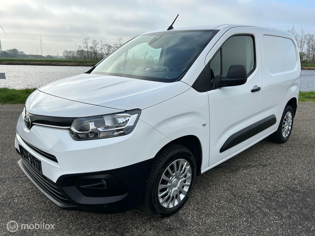 Toyota ProAce City - 1.2 Turbo Navigator 3e Zitplaats - AutoWereld.nl