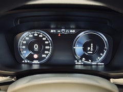 Volvo V60 - T6 Recharge AWD R-Design | 19" | Memory | Trekhaak