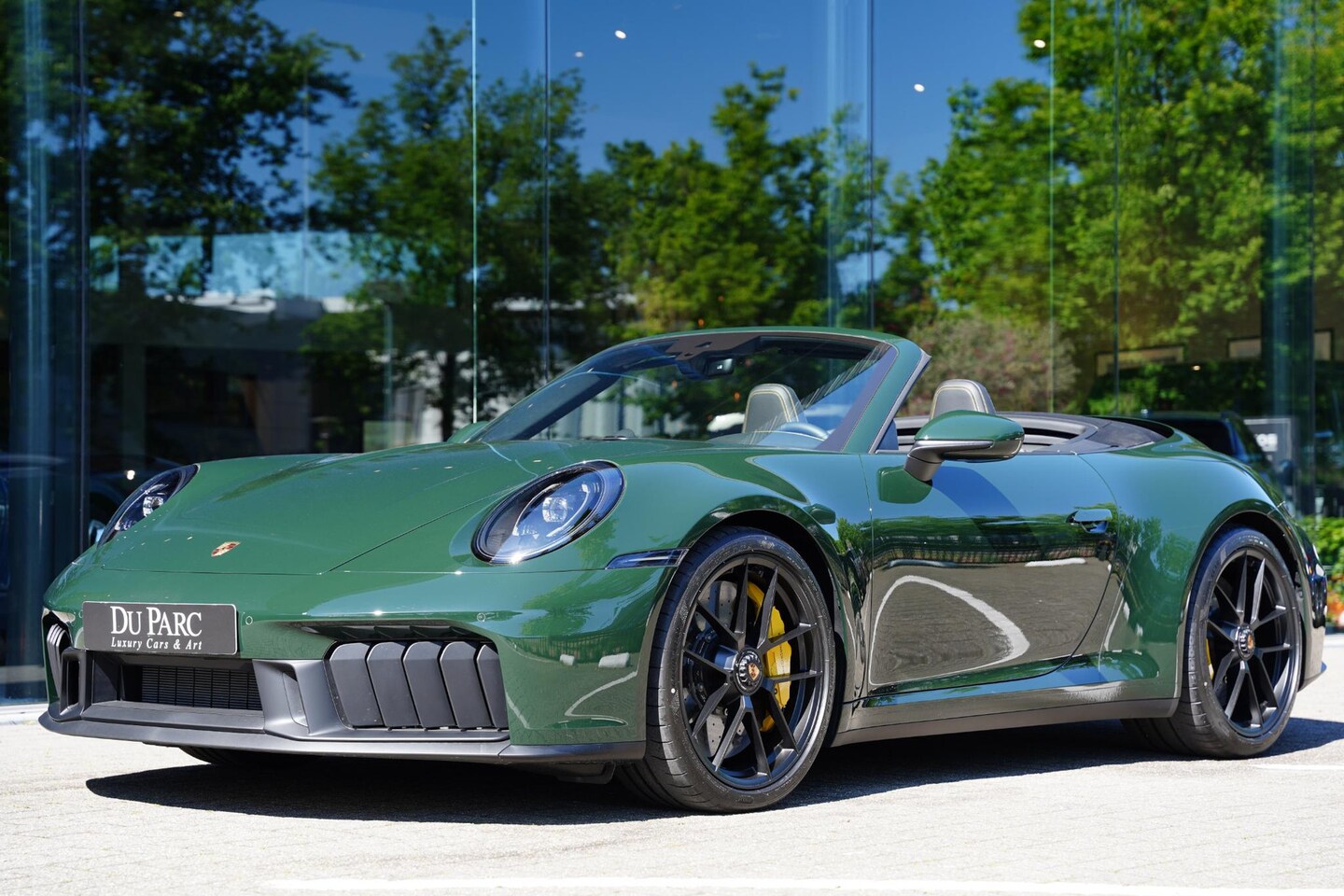 Porsche 911 Cabrio - 992.2 Carrera GTS PTS Brewster Green Ceramic - AutoWereld.nl