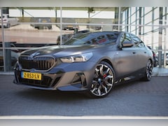 BMW 5-serie - 550e xDrive | 500PK | Sfeerverlichting | Pano | Carplay |