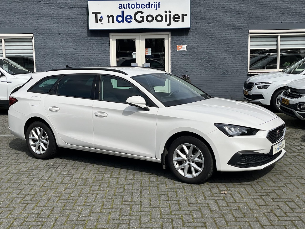 Seat Leon Sportstourer - 1.5 TSI Style | CLIMA | STOELVERW. | EL. TREKHAAK | - AutoWereld.nl