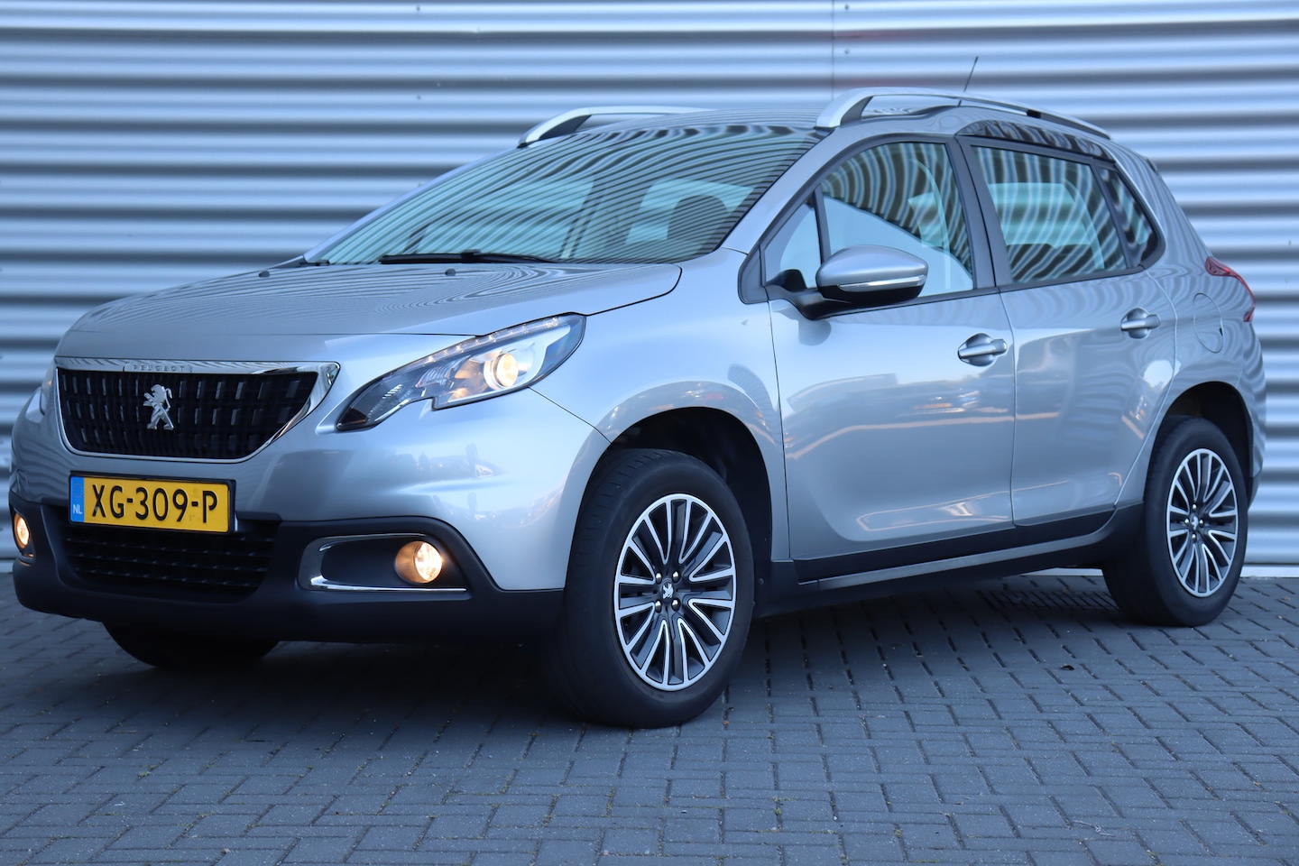 Peugeot 2008 - 1.2 PURETECH 83PK BLUE LION / NAVI / AIRCO / LED / PDC / TREKHAAK / BLUETOOTH / CRUISECONT - AutoWereld.nl