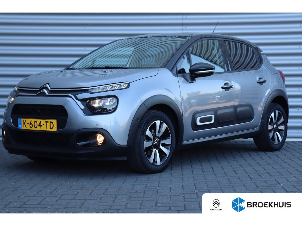 Citroën C3 - Citroën 1.2 PURETECH 110PK SHINE / NAVI / CLIMA / LED / PDC / CAMERA / 16" LMV / WINTERPAK - AutoWereld.nl