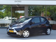 Toyota Aygo - 1.0 VVT-i x-play | Camera/BlueTooth | All Season