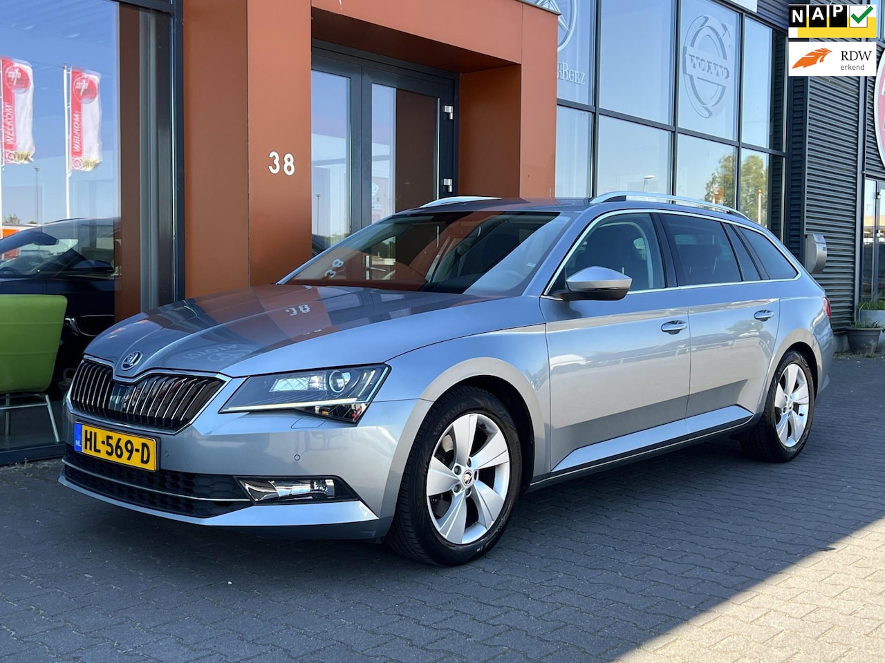 Skoda Superb Combi - 1.4TSI ACT AUT.|Carplay|PDC|Navi|Cruise - AutoWereld.nl