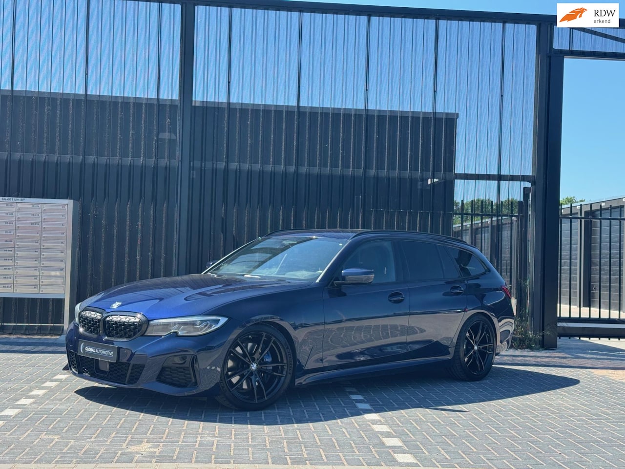 BMW 3-serie Touring - M340i xDrive High Executive - TANZANITE BLAUW - NAPPA LEER - HARMAN KARDON - AutoWereld.nl