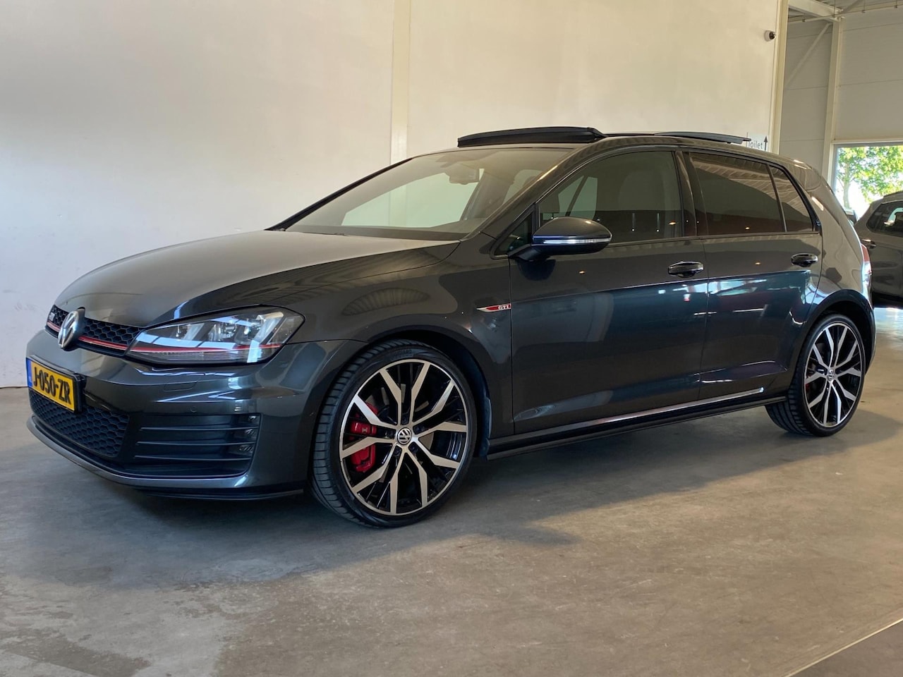 Volkswagen Golf - 2.0 TSI GTI 230PK DSG 5drs Pano.dak - AutoWereld.nl