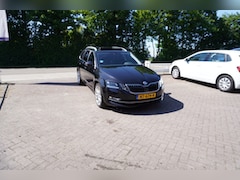 Skoda Octavia Combi - 1.0 TSI Greentech Style Business AUTOMAAT TREKHAAK STOELVERWARMING CARPLAY