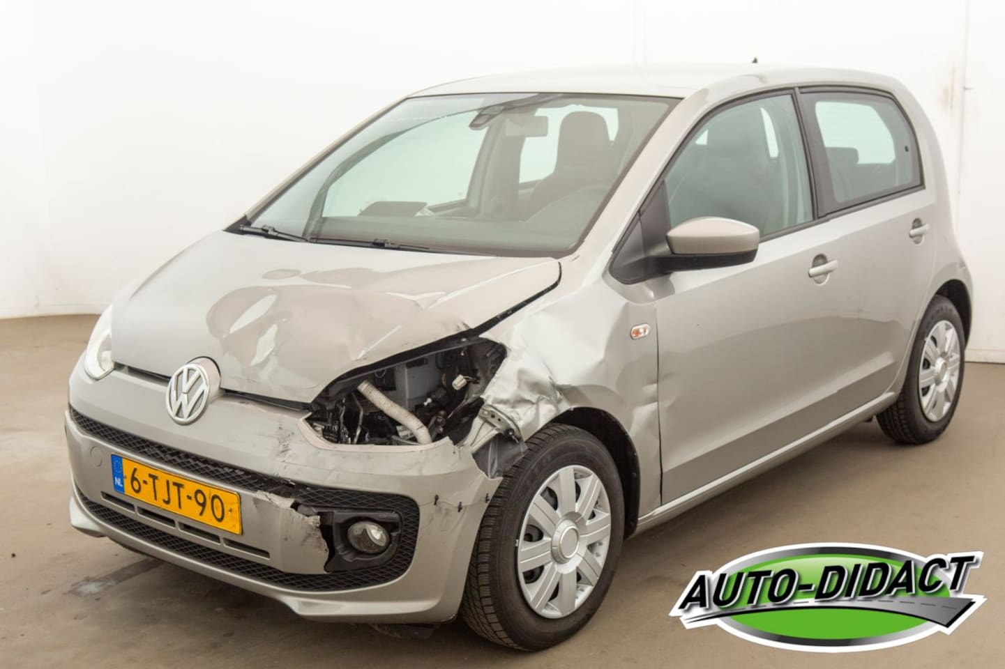 Volkswagen Up! - 1.0 High Up Hagelschade op dak Bluemotion - AutoWereld.nl