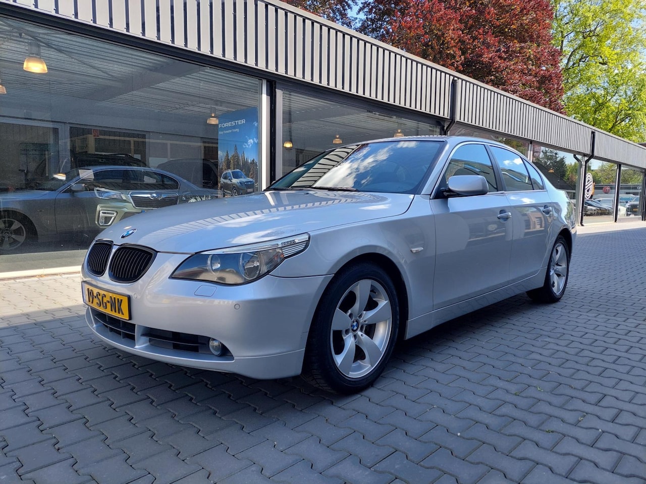 BMW 5-serie - 525i Business Line Origineel NL Nap Trekhaak Navi Airco Cruise Automaat 17 inch Regensenso - AutoWereld.nl