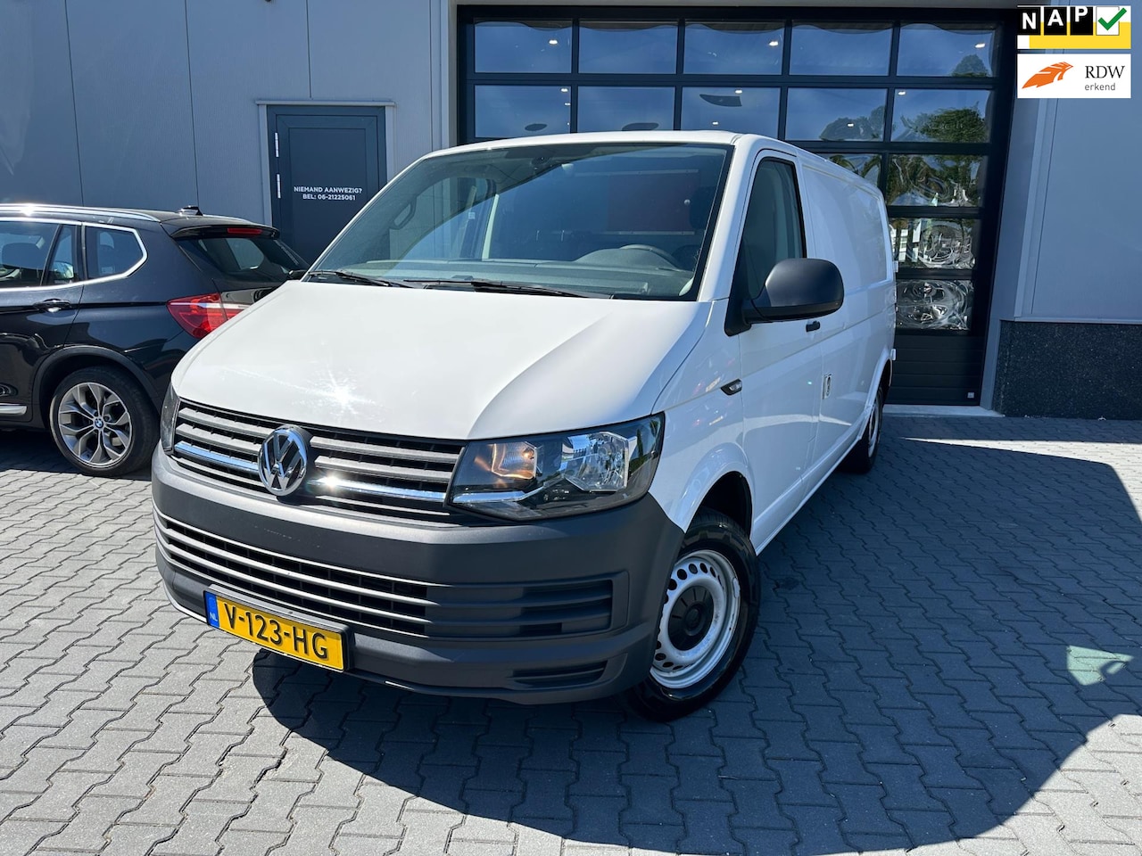 Volkswagen Transporter - 2.0 TDI L2H1 Comfortline 150 PK!! trekhaak 3 persoons kasteninrichting - AutoWereld.nl