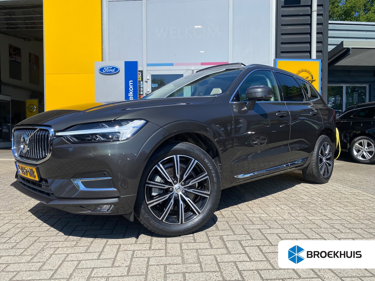 Volvo XC60 - 250PK B5 Inscription | SCHUIF-KANTELDAK| STOEL- STUUR- EN VOORRUITVERWARMING| NAVIGATIE| C - AutoWereld.nl