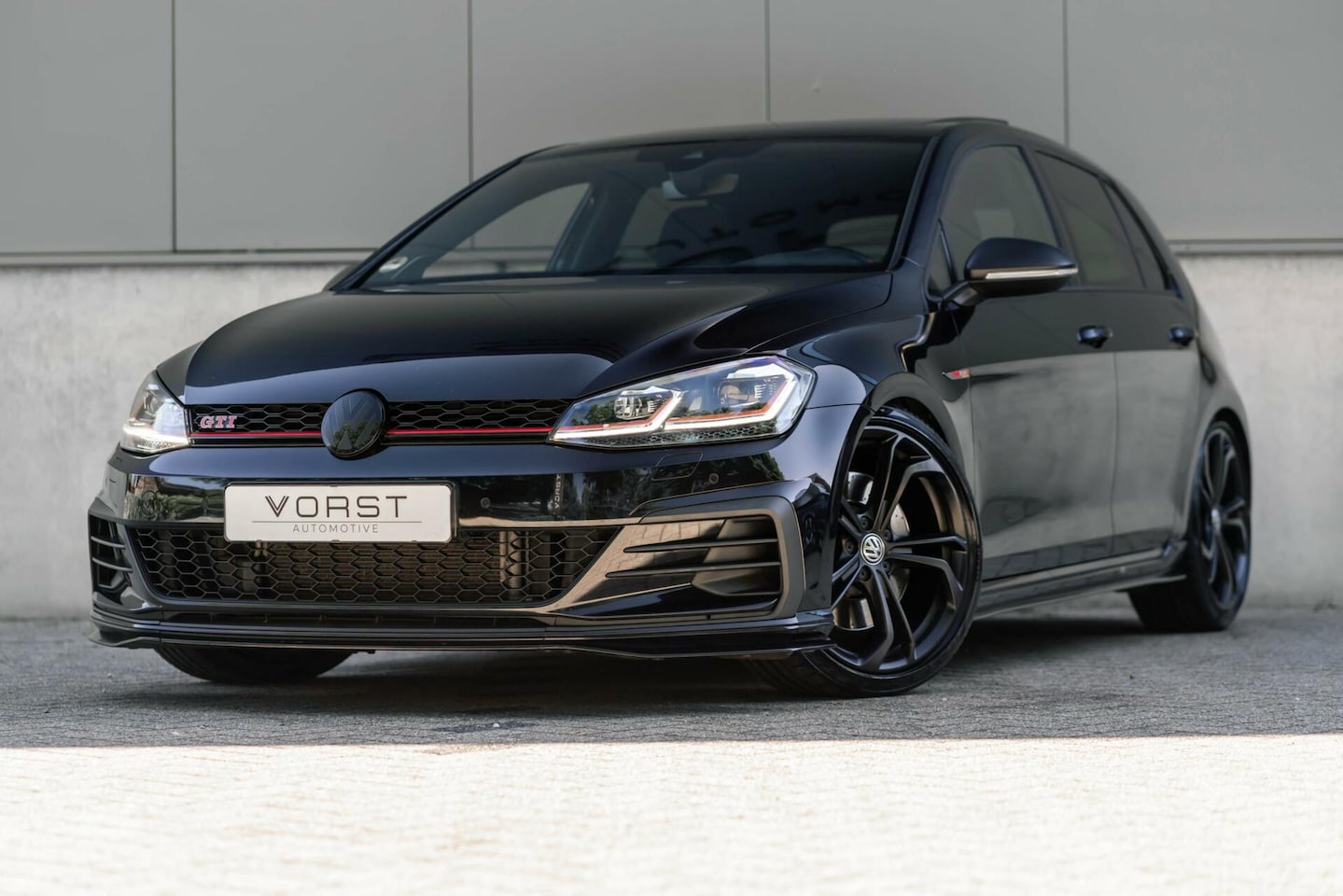 Volkswagen Golf - 2.0 TSI GTI TCR Pano Dsg Akrapovic - AutoWereld.nl