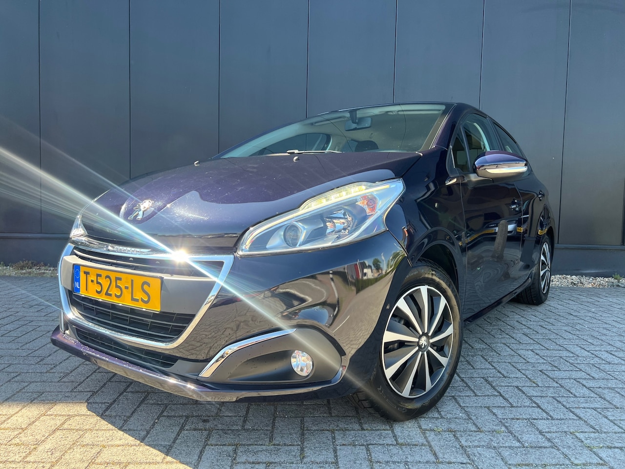 Peugeot 208 - 1.0 PureTech '16 Airco/CrControl/Pdc/NwDistributie - AutoWereld.nl