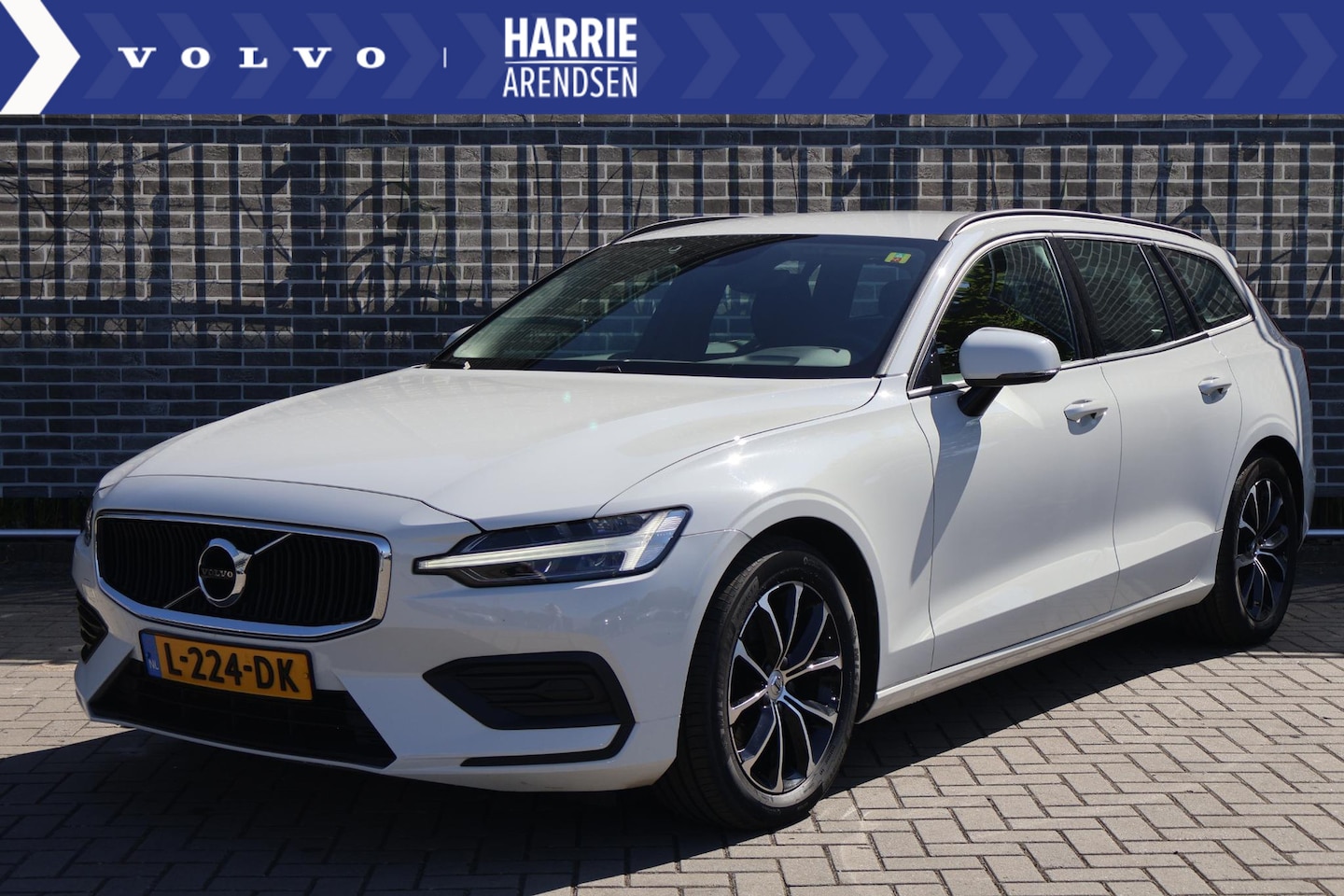 Volvo V60 - 2.0 B3 Momentum Advantage | Adaptieve Cruise Control | Stoel-/Stuur-/Voorruitverwarming | - AutoWereld.nl