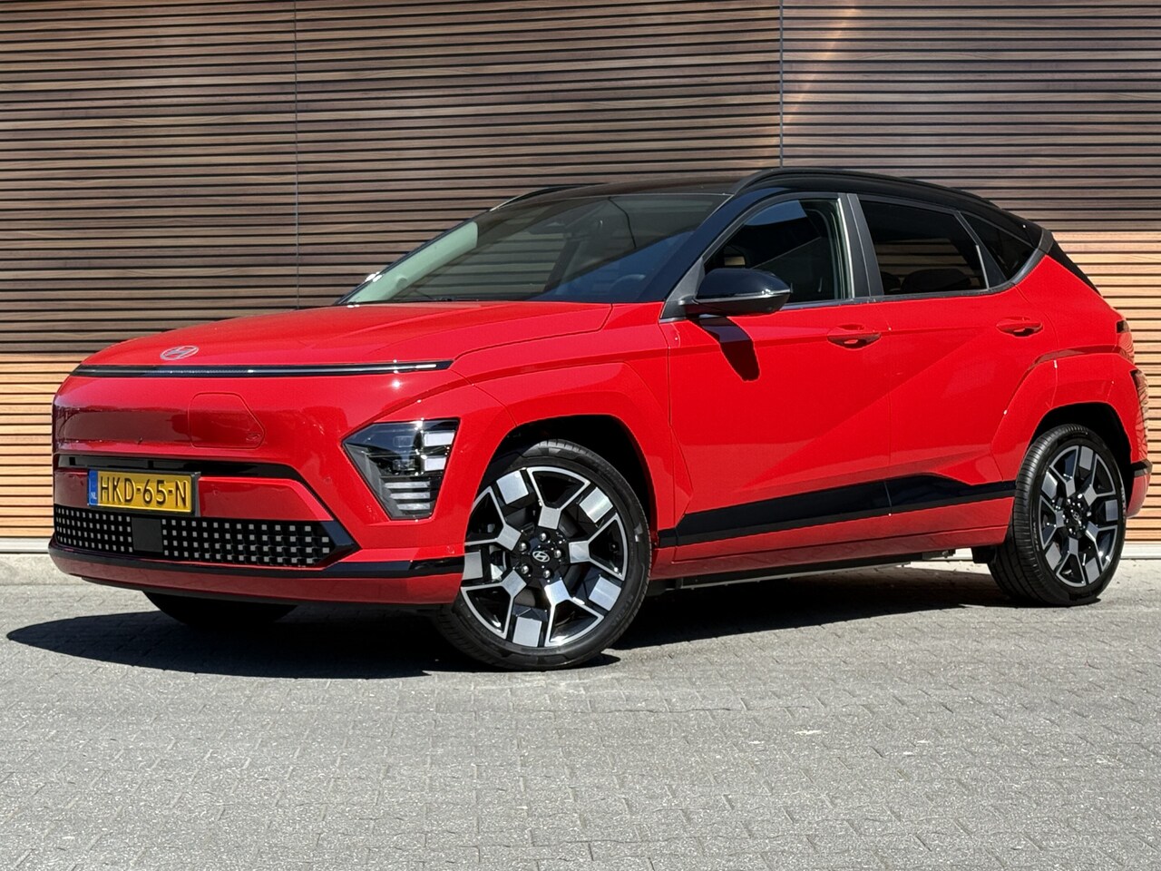 Hyundai Kona Electric - Premium TT 65.4 kWh 360 camera / winter + ventilatie pack / 19 "lm vleg / Carplay / Bose e - AutoWereld.nl