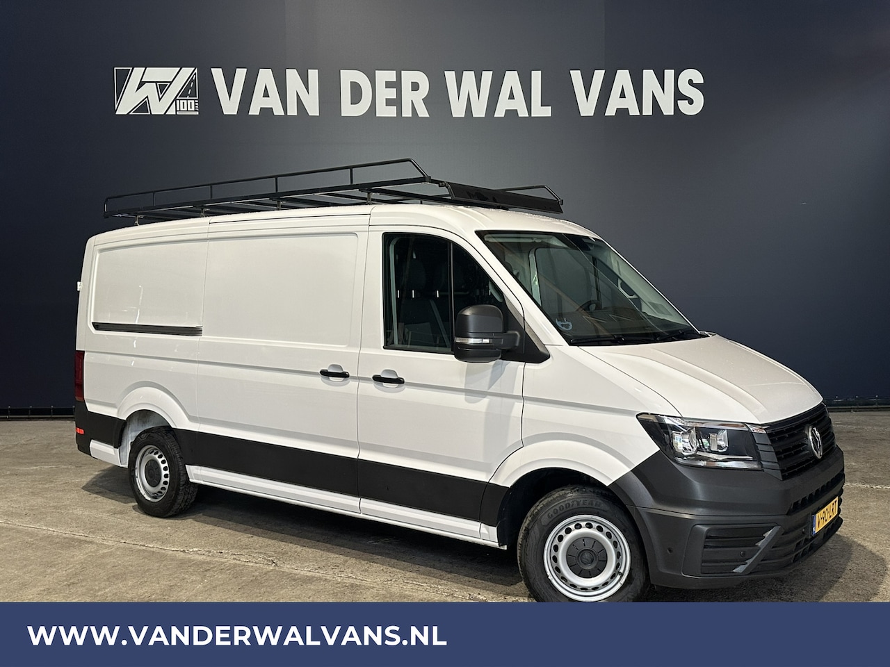 Volkswagen Crafter - 2.0 TDI 140 pk L3H2 L2H1 Euro6 Airco | Camera | Navigatie | 3000kg Trekhaak | Imperiaal Ap - AutoWereld.nl