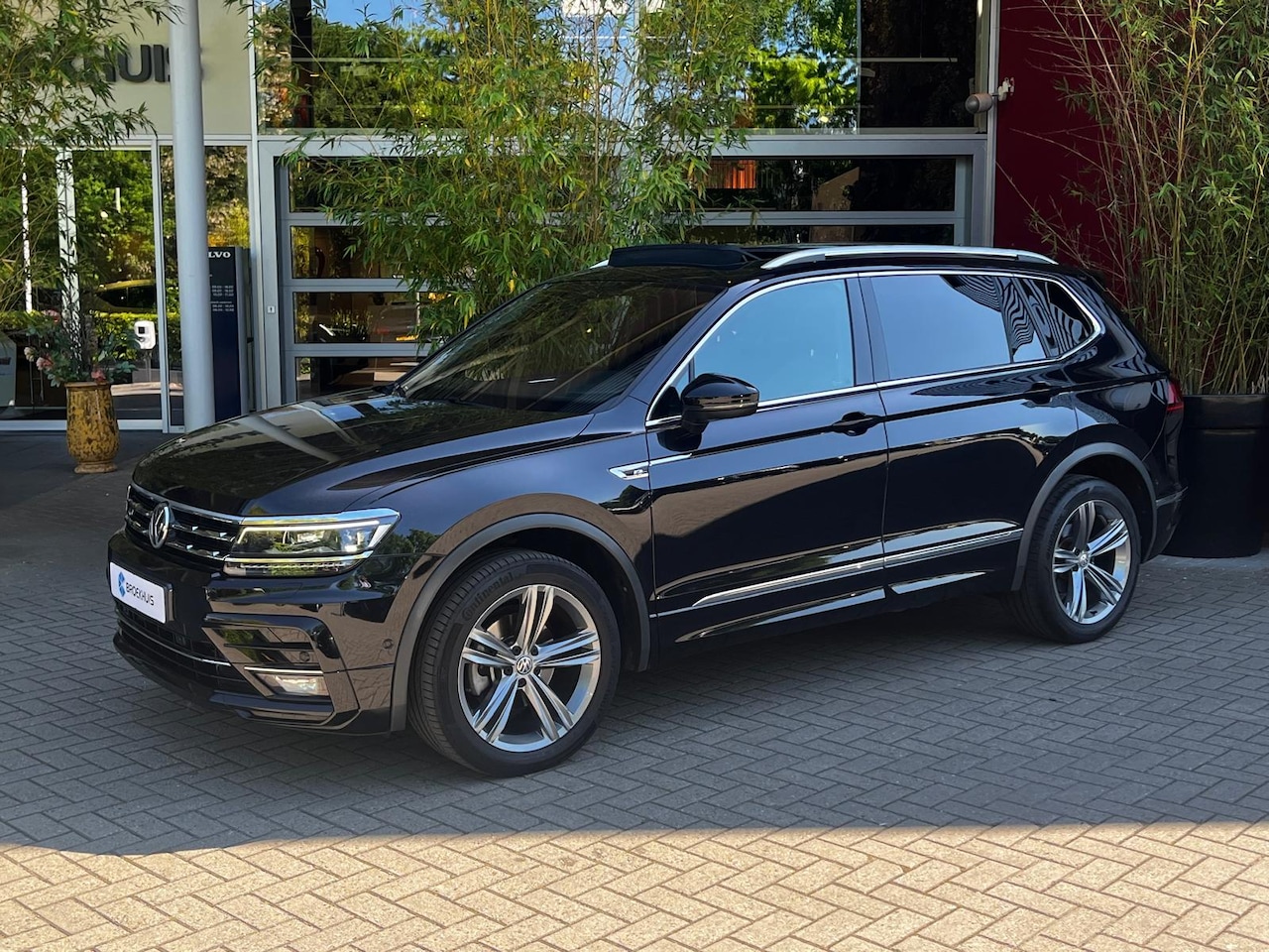 Volkswagen Tiguan Allspace - 1.5 TSI Highline Business R 7p. 7-pers. | Pano | Adapt. Cruise | R-Line | LED | Stoel+ stu - AutoWereld.nl