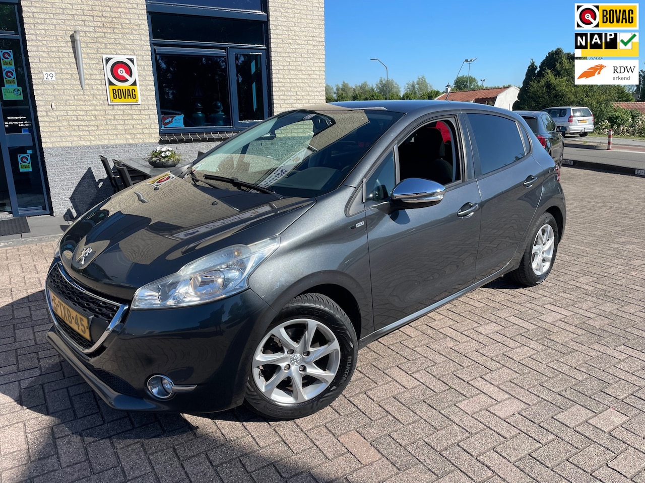 Peugeot 208 - 1.2 VTi Style-NAV-NL AUTO- PDC - AutoWereld.nl