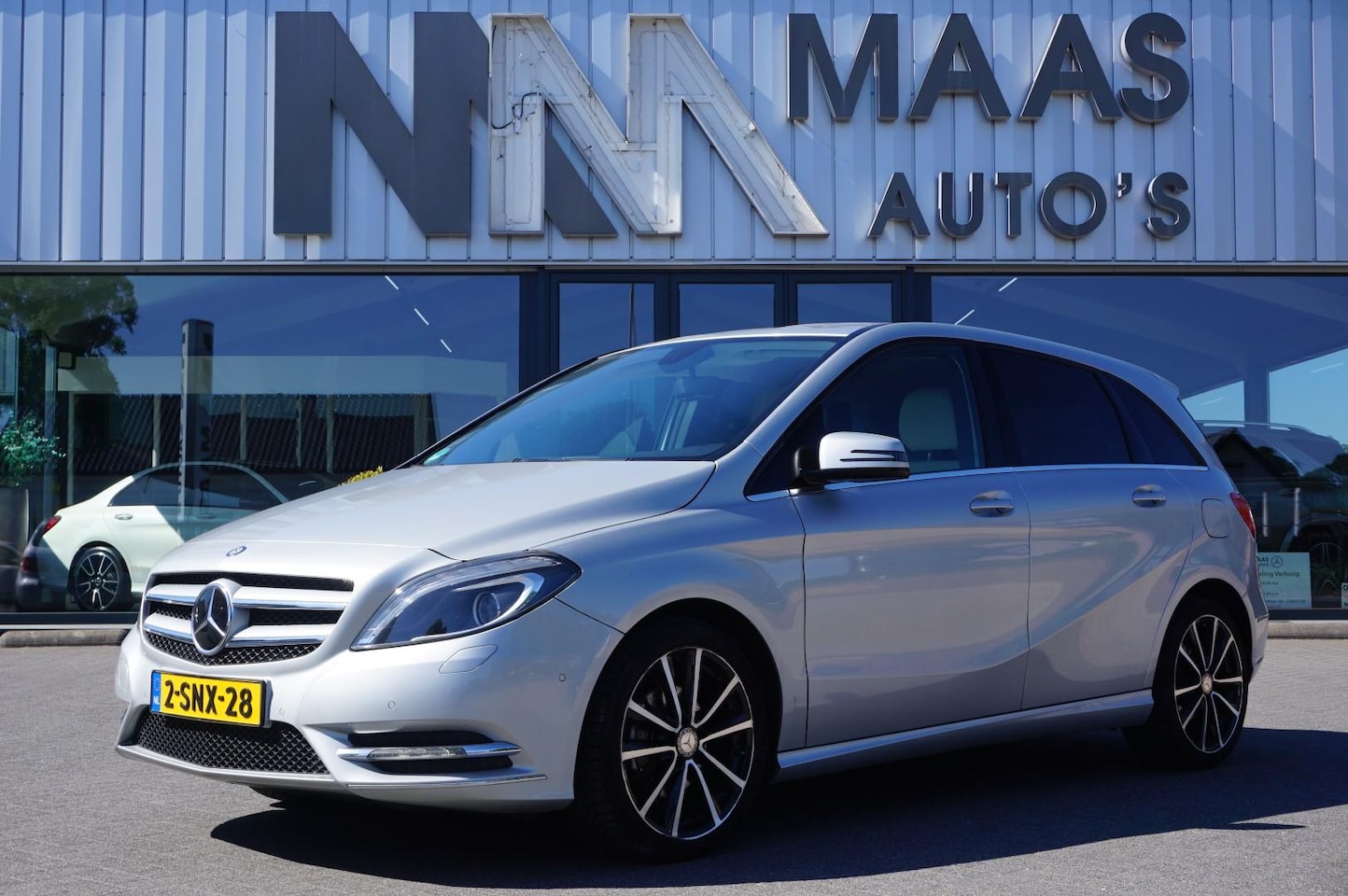 Mercedes-Benz B-klasse - 180 Ambition Trekhaak Distronic - AutoWereld.nl