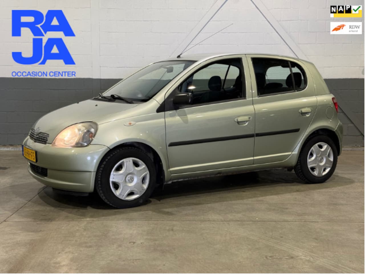 Toyota Yaris - 1.3-16V VVT-i Sol Airco/ Dealeronderhouden - AutoWereld.nl