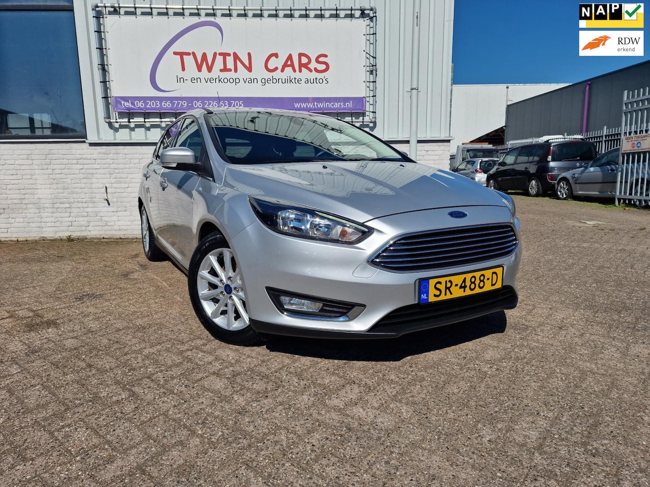 Ford Focus - 1.0 Titanium Navi Airco 5Drs - AutoWereld.nl