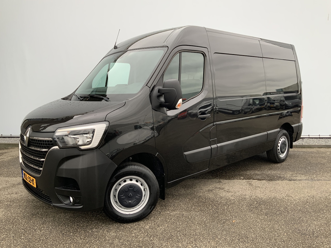 Renault Master - T35 2.3 dCi 150 L2H2 Airco Cruise Camera 3 Zits Navi Trekhaak 2500 kg Euro 6 - AutoWereld.nl