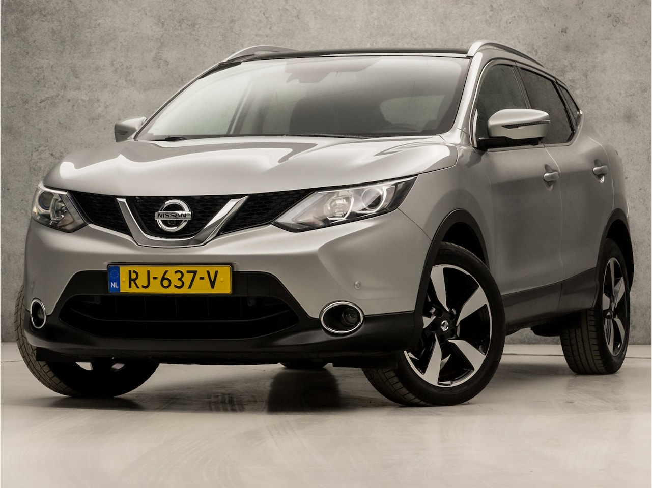 Nissan Qashqai - 1.2 N-Vision Sport (PANORAMADAK, NAVIGATIE, CLIMATE, 360 CAMERA, SPORTSTOELEN, GETINT GLAS - AutoWereld.nl