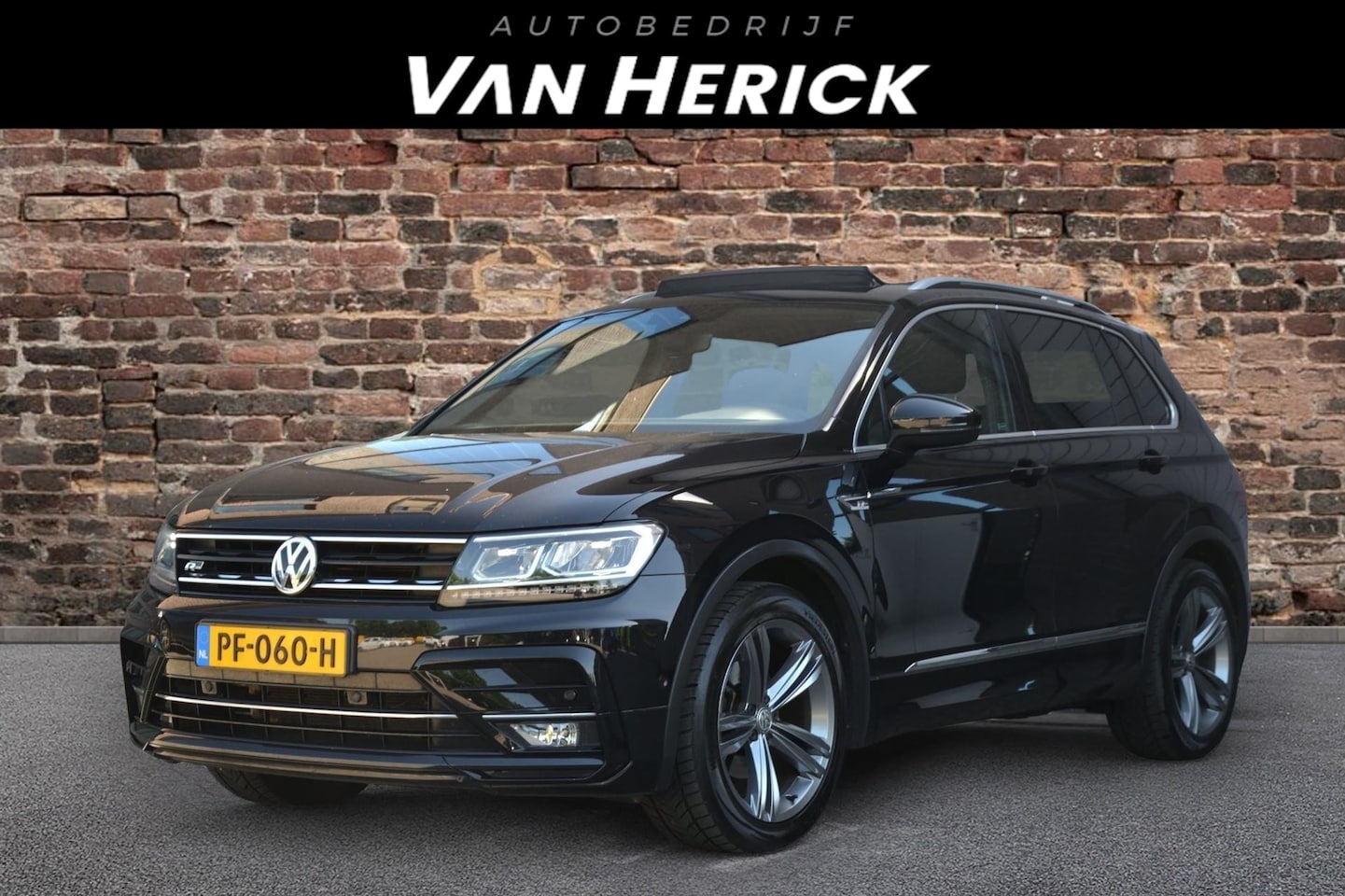Volkswagen Tiguan - 1.4 TSI R-Line Business Automaat 150PK | Open-dak | Camera | ACC | Stoelverwarming - AutoWereld.nl