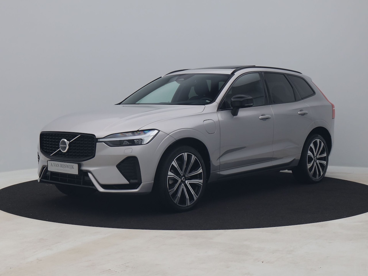 Volvo XC60 - 2.0 Recharge T6 AWD R-Design | FACELIFT | PANO | H&K | HUD | CAMERA | STOEL- EN STUURVERW. - AutoWereld.nl