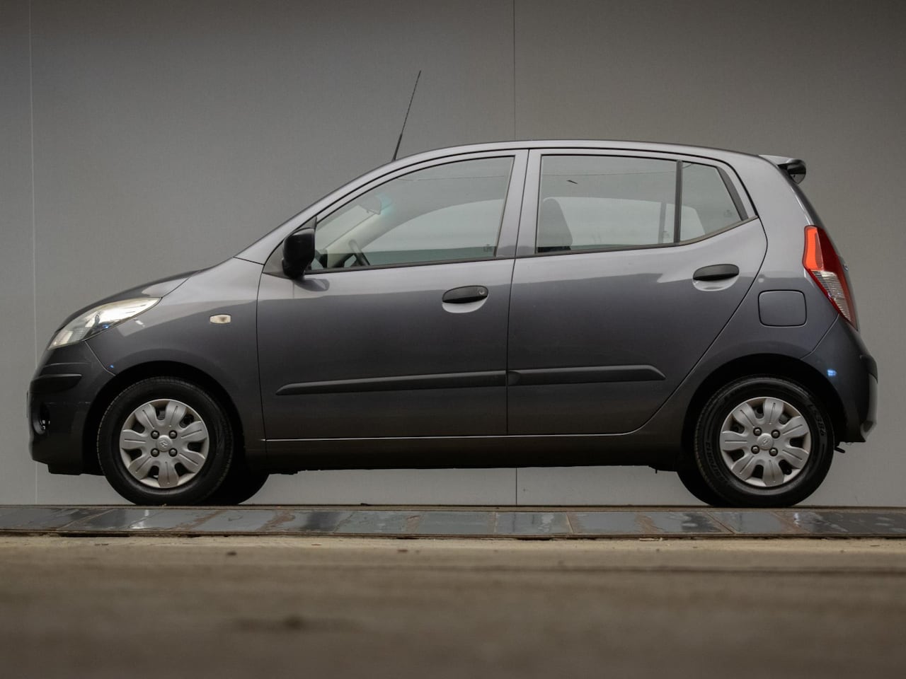 Hyundai i10 - 1.1 Active Cool Sport (AIRCO,SPORTSTOELEN,SPOILER,NIEUWE APK,NETTE STAAT) - AutoWereld.nl