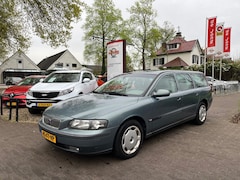 Volvo V70 - 2.4 COMFORT LINE / TREKHAAK / CRUISE CTR. / AIRCO-ECC
