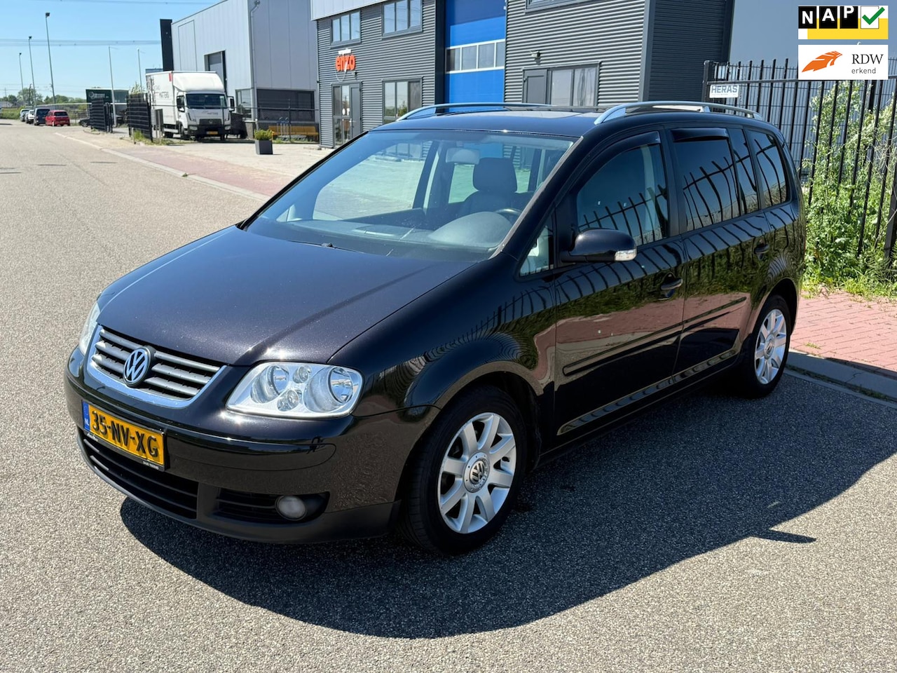 Volkswagen Touran - 2.0-16V FSI Highline 2.0-16V FSI Highline - AutoWereld.nl