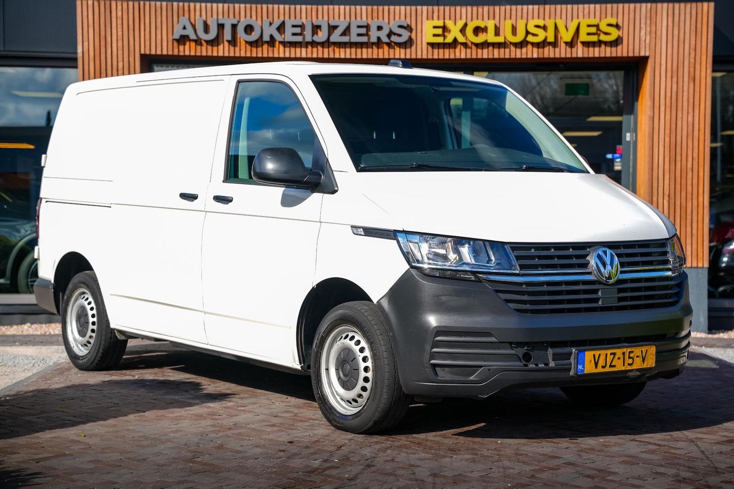 Volkswagen Transporter - 2.0 TDI L1H1 28 Cruise Airco PDC Carplay - AutoWereld.nl