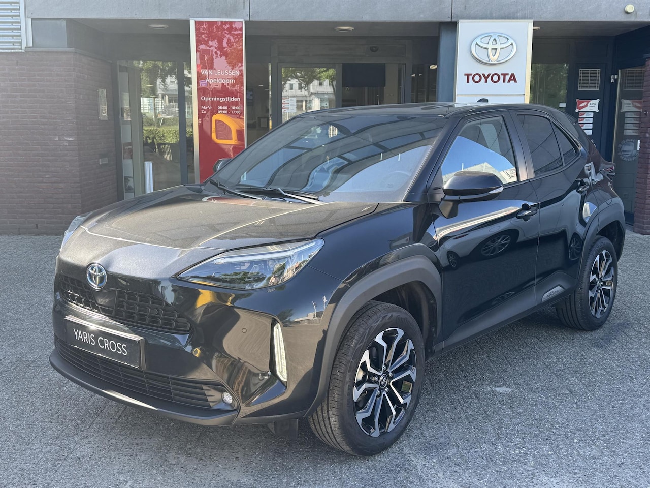 Toyota Yaris Cross - 1.5 HYBRID STYLE BLIND SPOT PARK-SENSOREN STOELVERW NAVI CAMERA APPLE/ANDROID KEYLESS 17'' - AutoWereld.nl