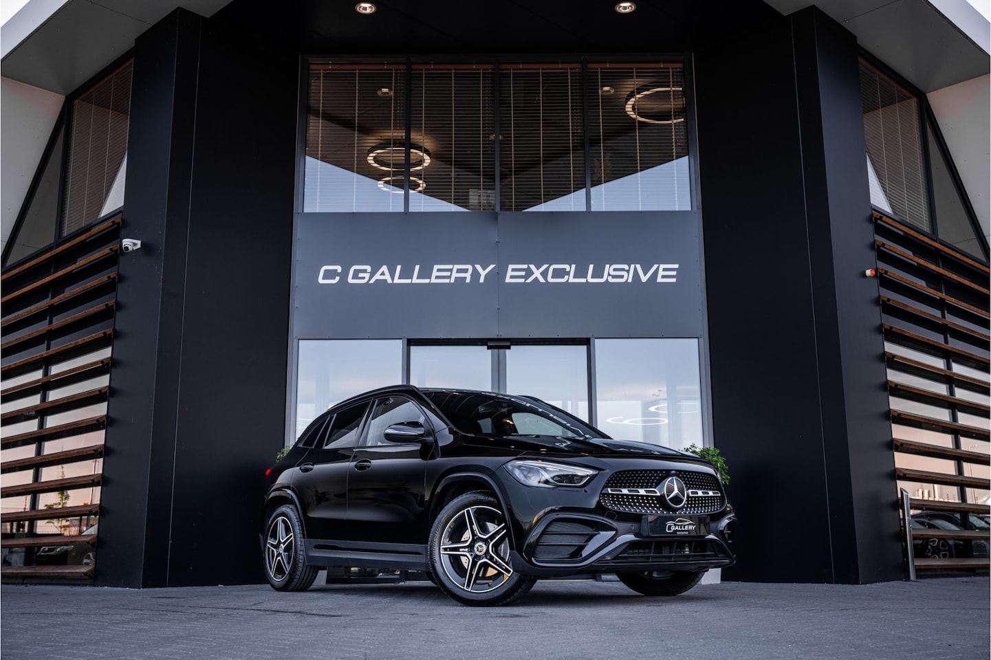 Mercedes-Benz GLA-Klasse - 180 AMG Line - Panorama | Elek. Trekhaak | ACC | Camera - AutoWereld.nl
