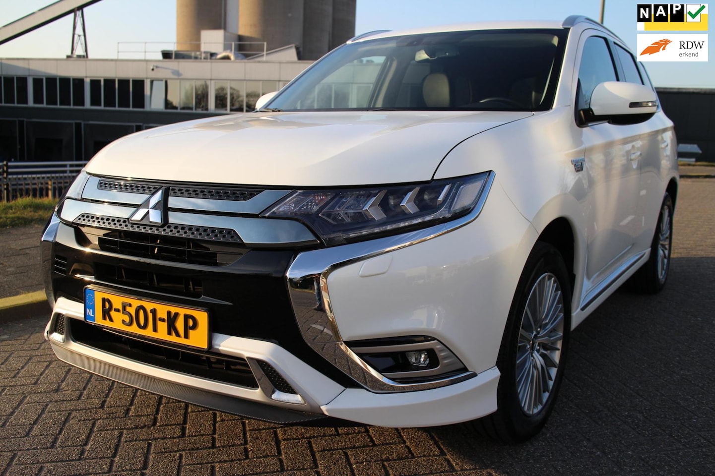 Mitsubishi Outlander - 2.4 PHEV S-Edition_HALF LEDER_CAMERA_NETTE AUTO - AutoWereld.nl