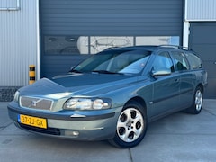 Volvo V70 - 2.4 Comfort Line AUT / CRUISE / CLIMA / LEDER