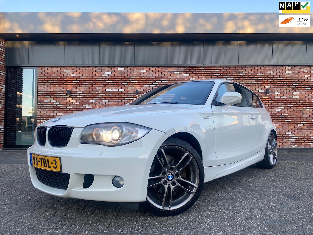 BMW 1-serie - 120i M Pakket Cruise 18inch Schuifdak Leer - AutoWereld.nl