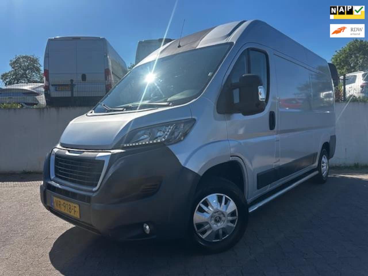 Peugeot Boxer - 330 2.2 HDI L2H2 Première/CAMERA/AIRCO/3 ZITS/APK 02-2026/NETTE BUS/ - AutoWereld.nl
