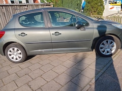 Peugeot 207 - 1.4 X-line nieuwe apk nieuwe koppeling met maar 131000km