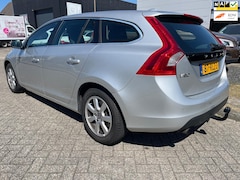 Volvo V60 - 1.6 T3 Momentum , Garantie, Trekhaak eerste eigenaar