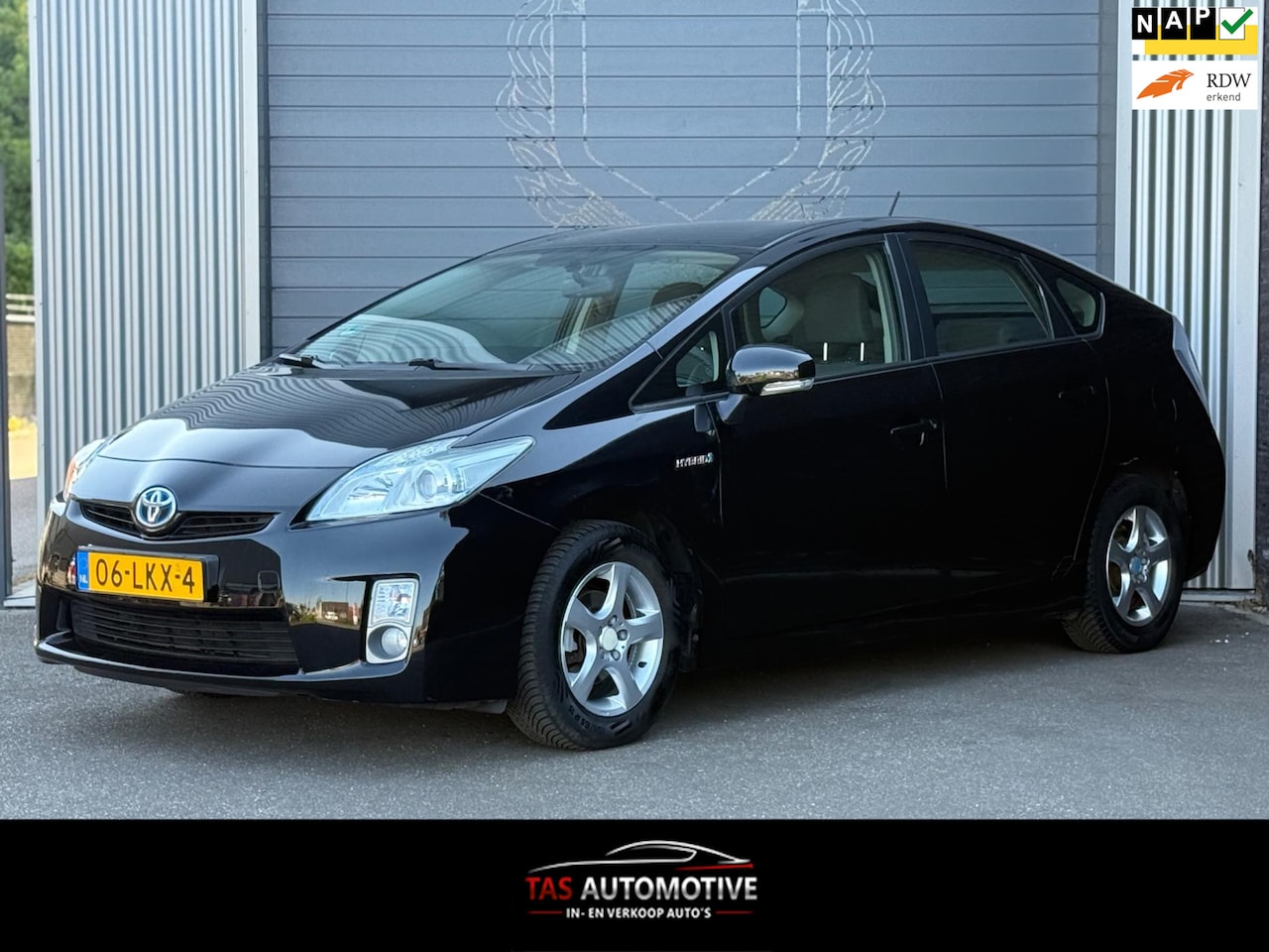 Toyota Prius - 1.8 Comfort 2e EIG / CLIMA / CRUISE / PDC - AutoWereld.nl