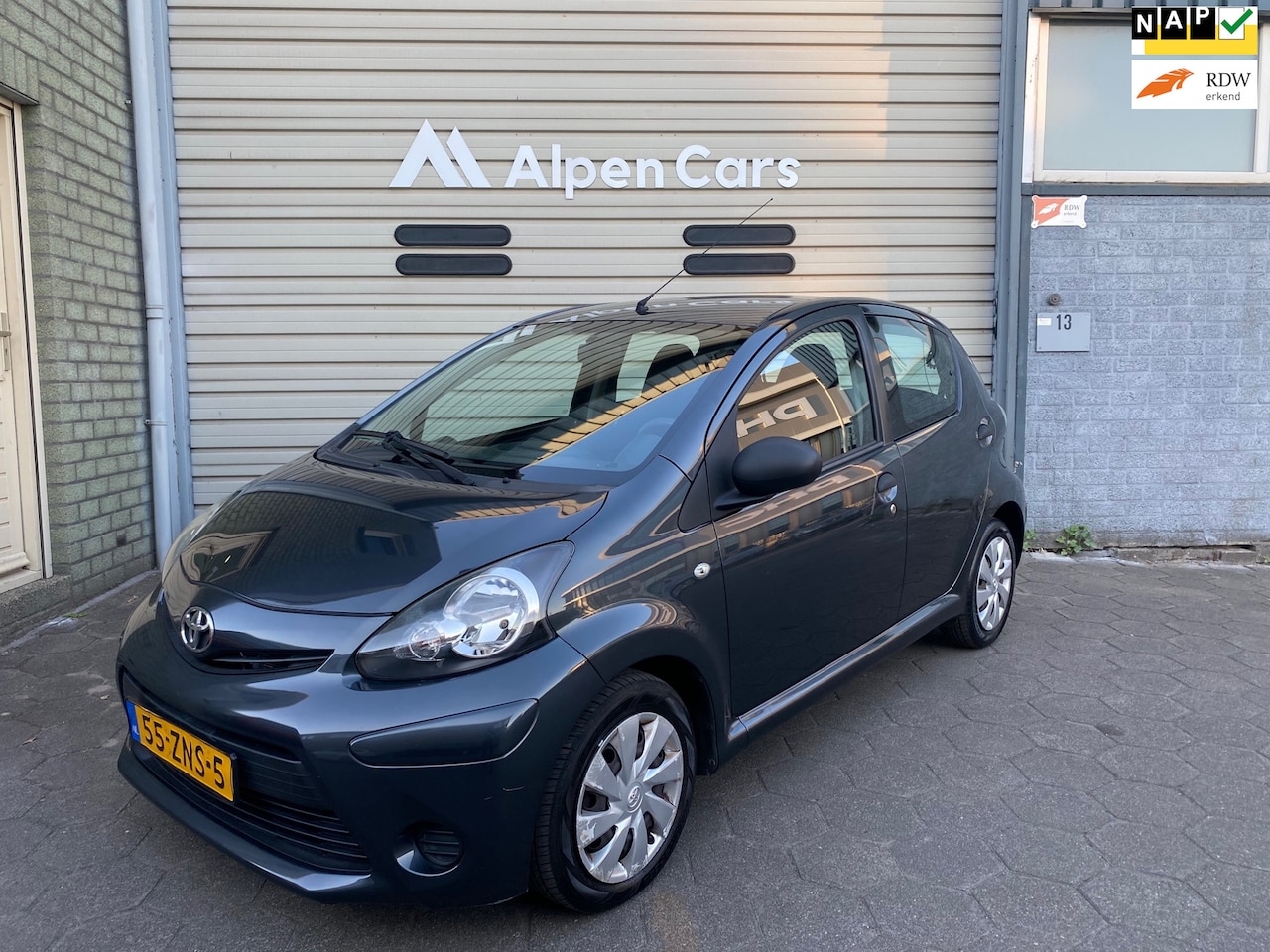 Toyota Aygo - 1.0 VVT-i Comfort Eerste eigenaar / Airco / 5-deurs / NAP / APK 02-2026 - AutoWereld.nl