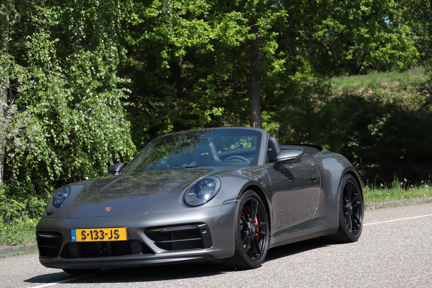 Porsche 911 Cabrio - 3.0 Carrera 4 GTS InnoDrive | Carbon  | 360° | Burmester (Nieuwprijs: € 255.967) - AutoWereld.nl