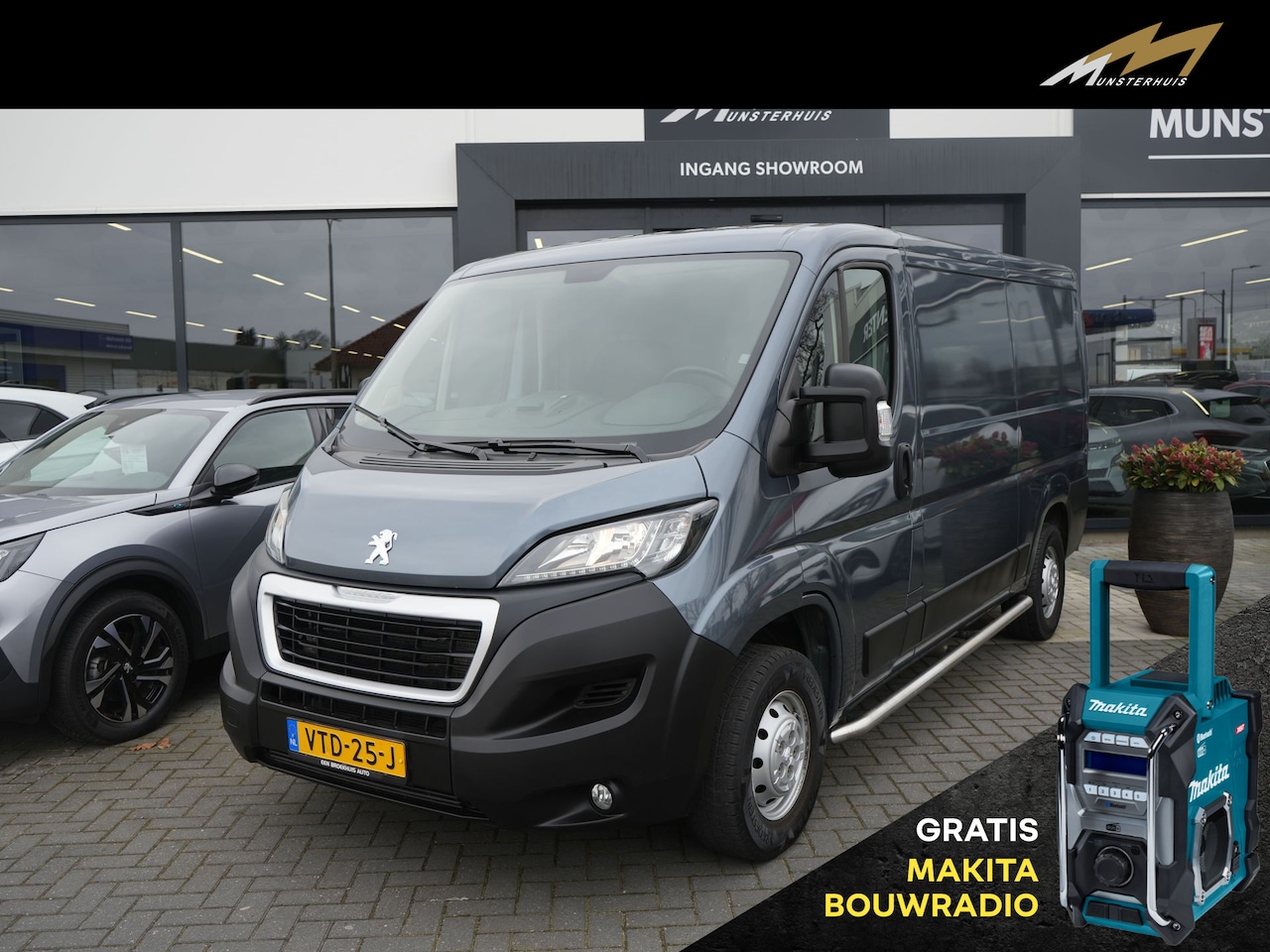 Peugeot Boxer - 330 2.2 BlueHDi 140 L2H1 Premium - Trekhaak - Achteruitrijcamera - All Seasonbanden - Side - AutoWereld.nl