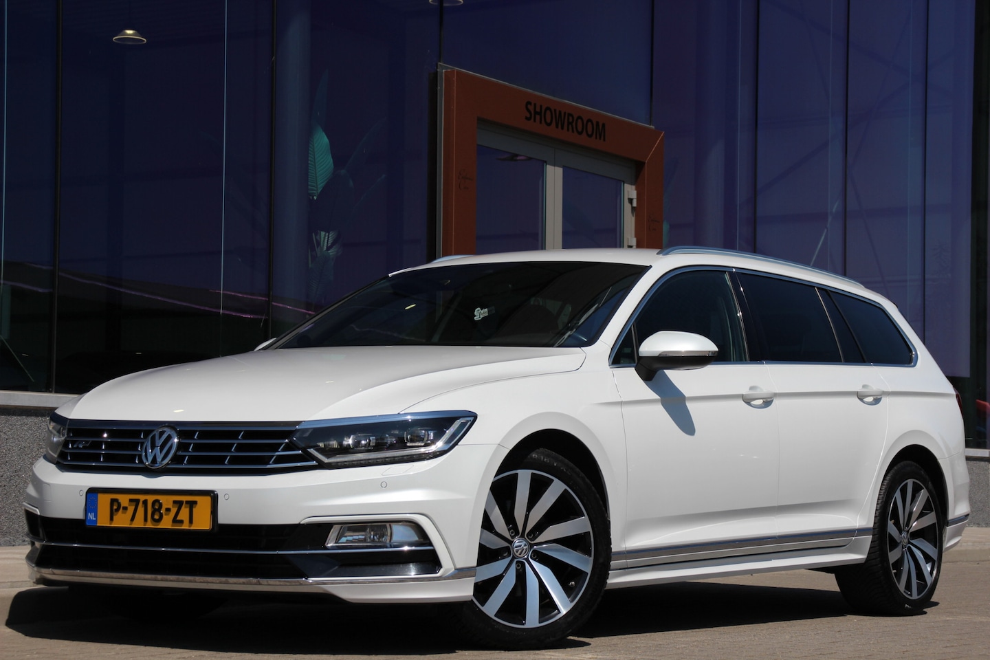 Volkswagen Passat Variant - 2.0 TSI 220PK Highline R-line | DYNAUIDIO | ACC | LEDER - AutoWereld.nl